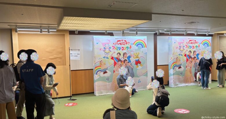 記念写真の撮影の様子(オリジナル画像)