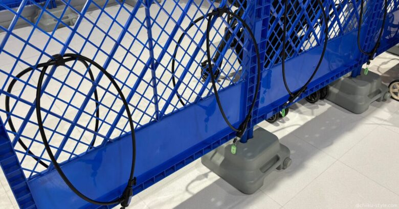 ベビーカー置き場のロックが出来るようになっている筆者撮影(オリジナル画像)